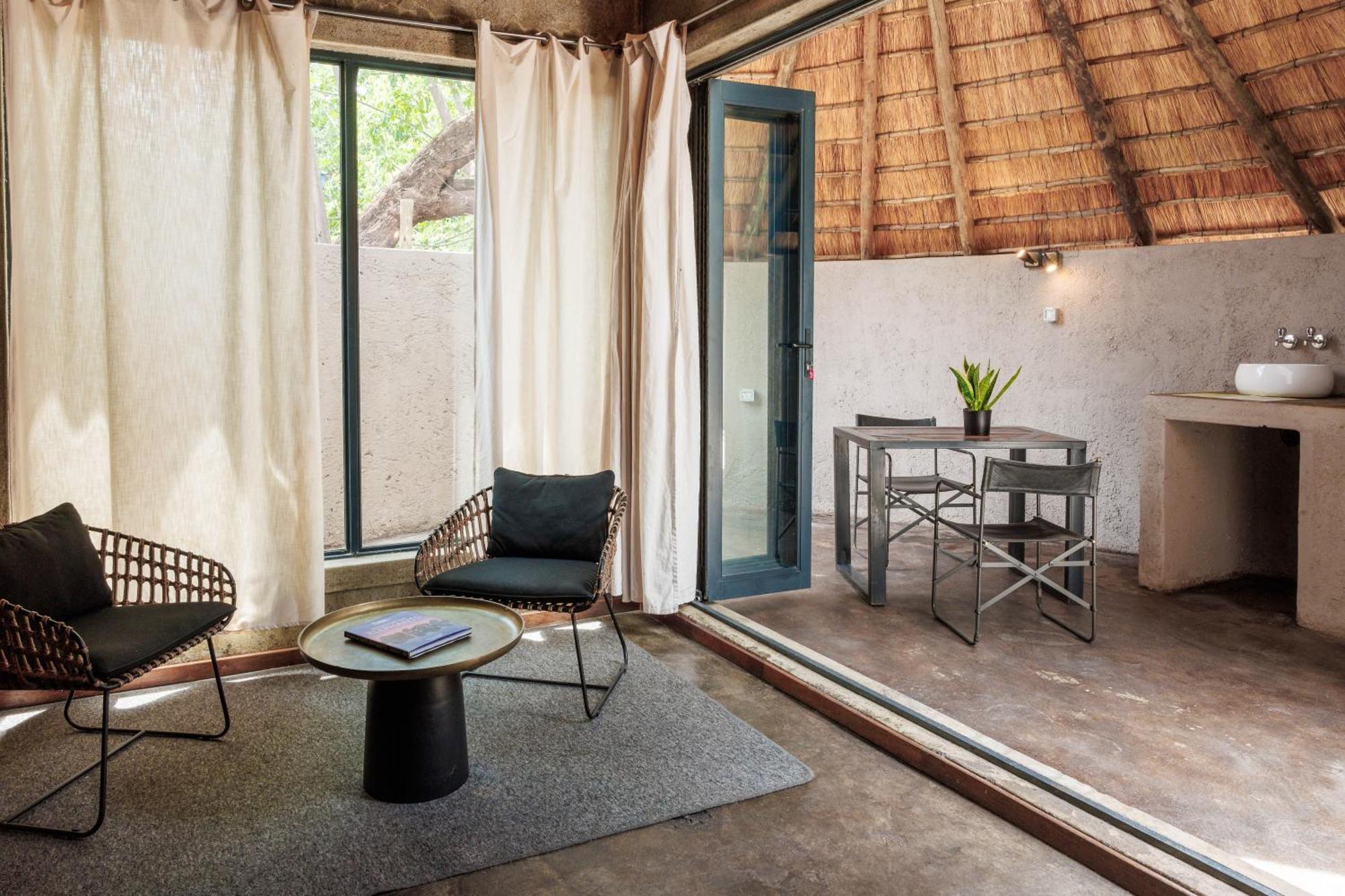 Chobe House Villa And Chalets คาซาเนอ ภายนอก รูปภาพ